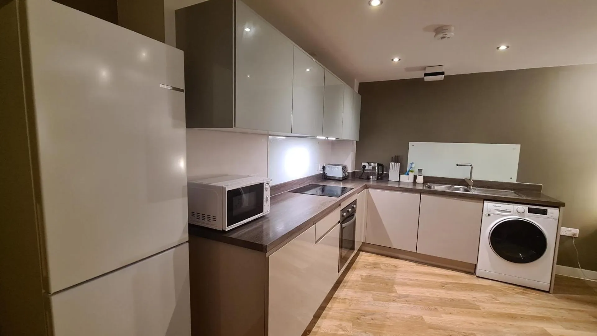 Modern One Bedroom Apartment In Cardiff Bay