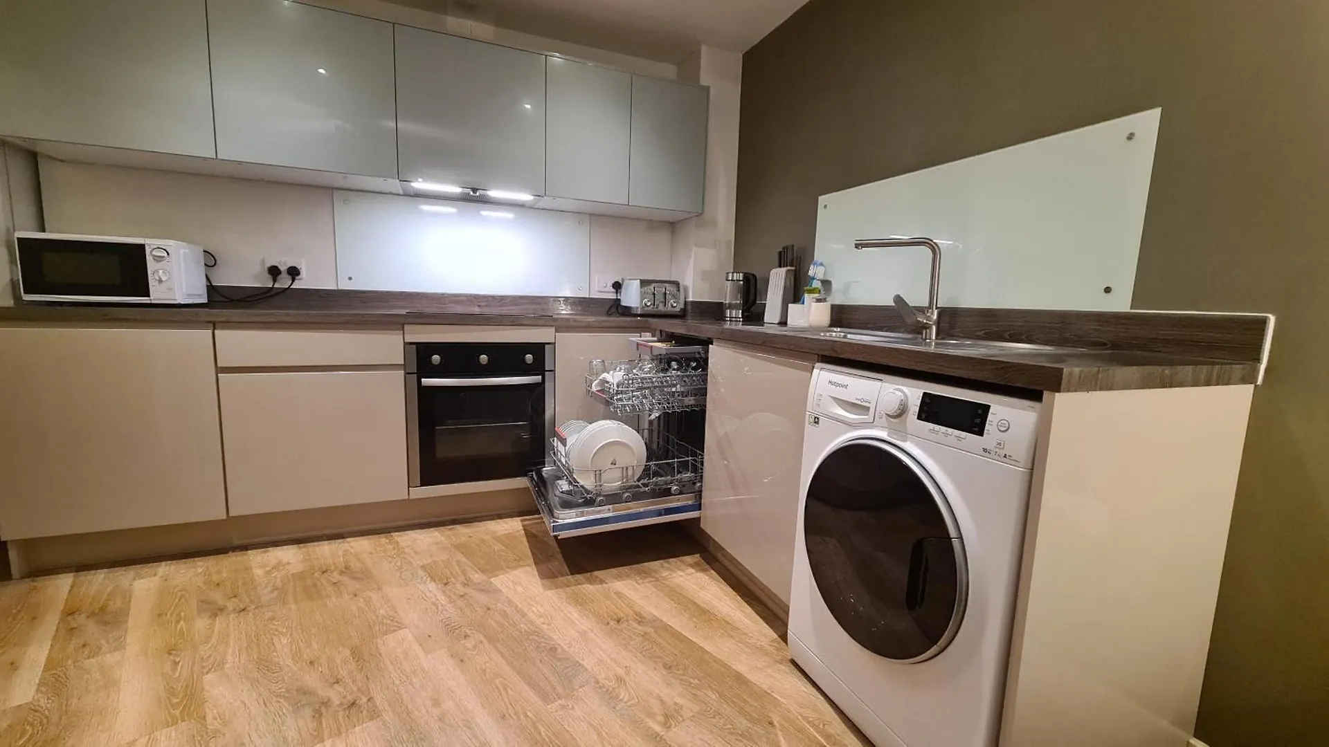 Modern One Bedroom Apartment In Cardiff Bay